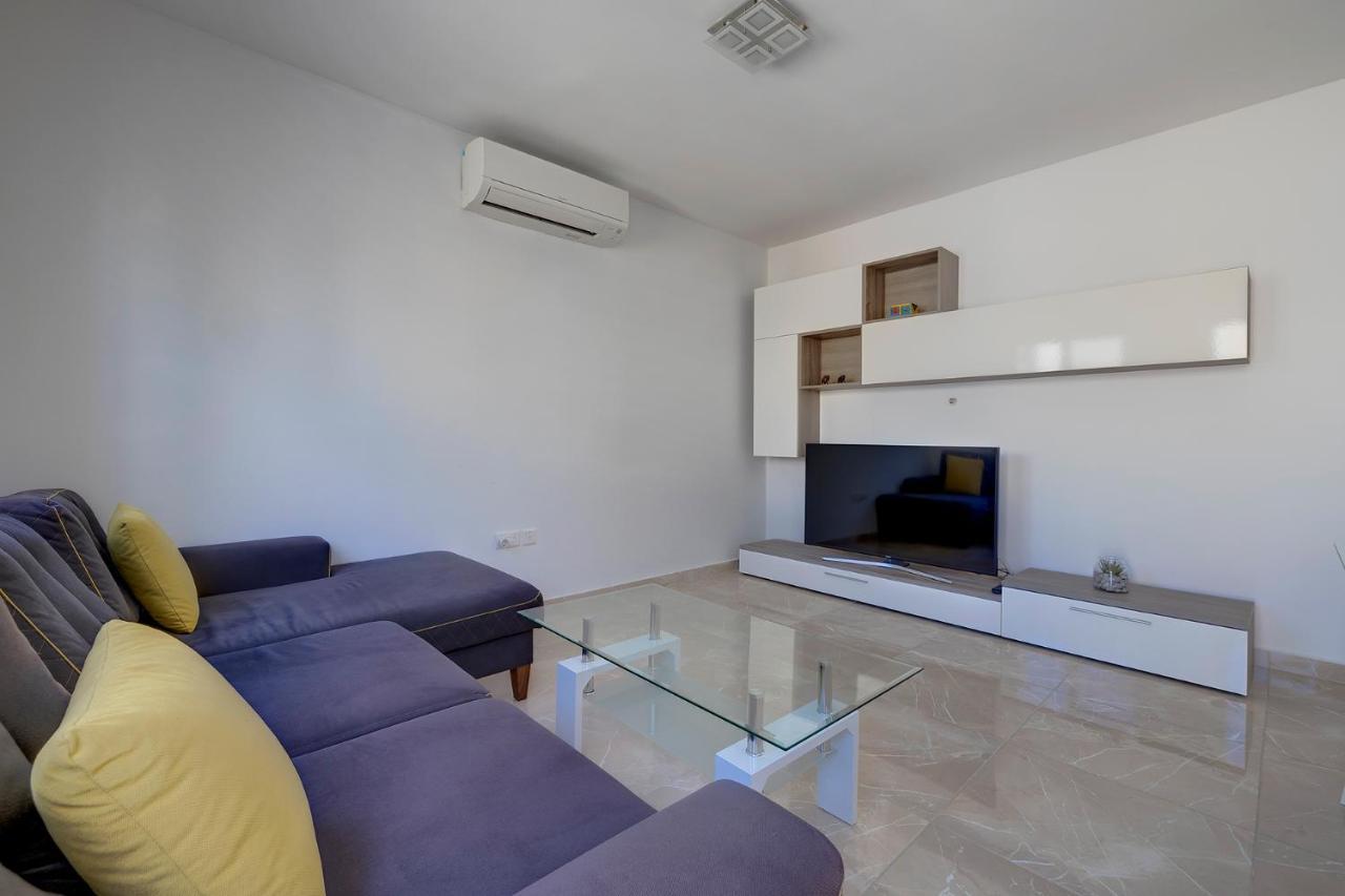Deluxe Apartment Steps To St George'S Bay Saint Julian's Exterior photo
