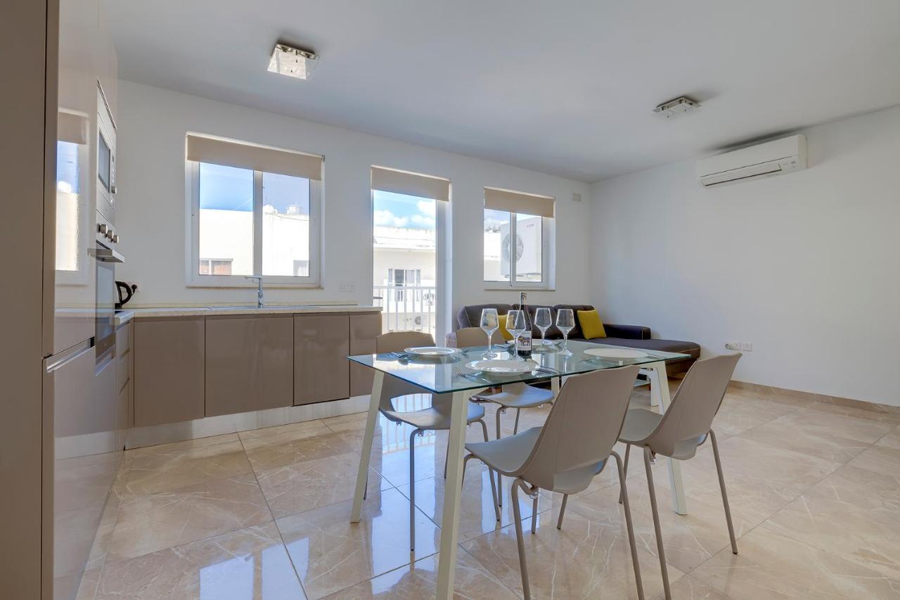 Deluxe Apartment Steps To St George'S Bay Saint Julian's Exterior photo